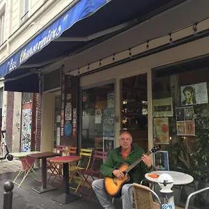 Les Chansonniers Hotel